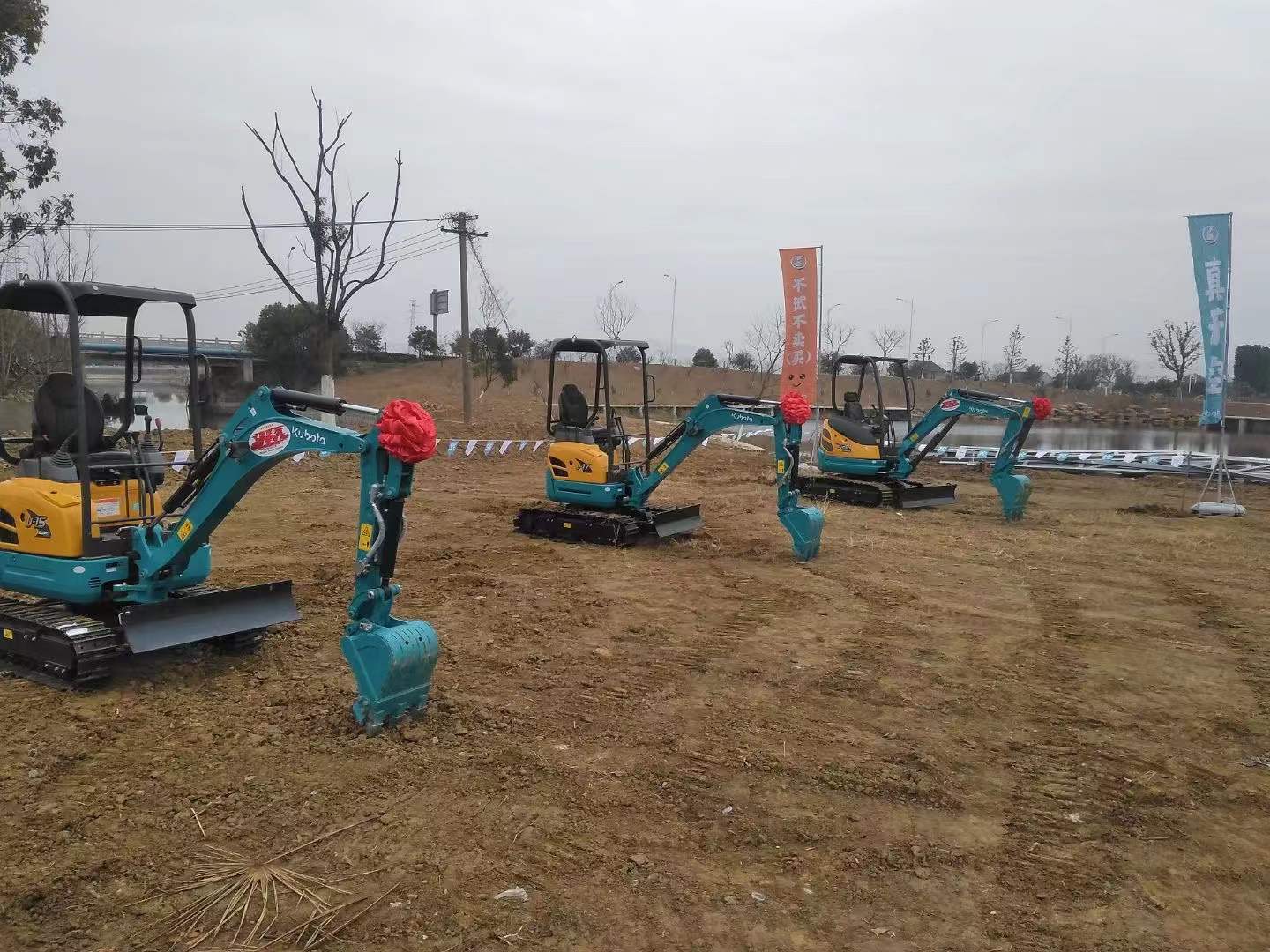 冠捷工程雙旦期間推出微挖租賃優(yōu)惠政策！(圖1)